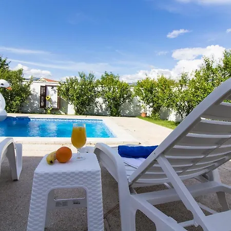 Villa Guma Rastani