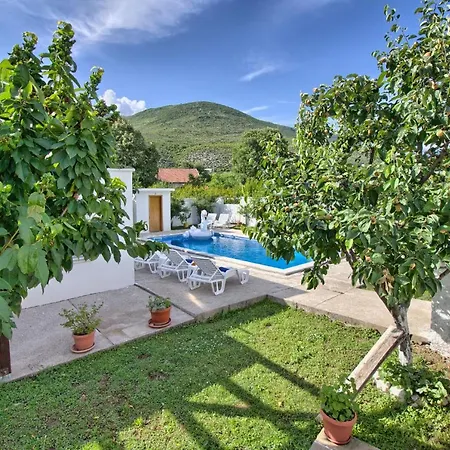 Villa Guma Rastani *